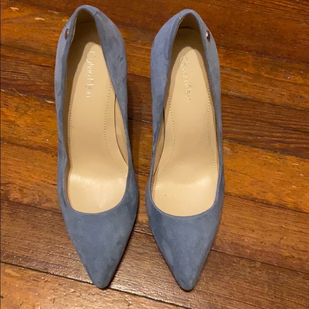 Calvin Klein Blue suede pump
